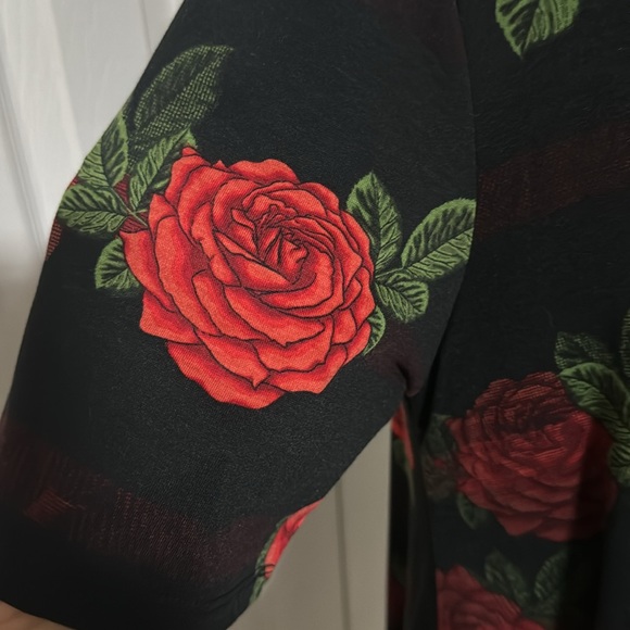 Large Lularoe top with roses 🌹 - Picture 6 of 7